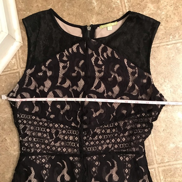 Gianni Bini nude & black lace LBD - Picture 6 of 7